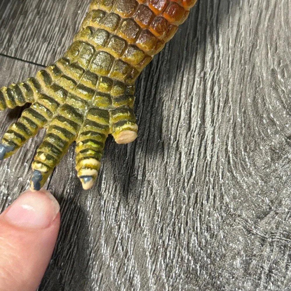 Dor Mei Alligator Toy Figure 29